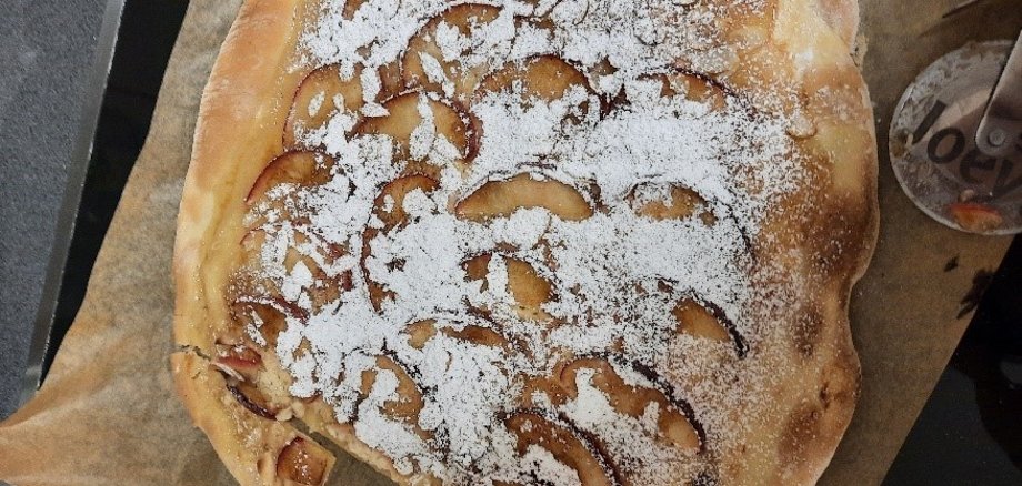 Festliche Stimmung in der alten Schillerschule: Kinder- und Jugendförderung nimmt am Adventsmarkt teil